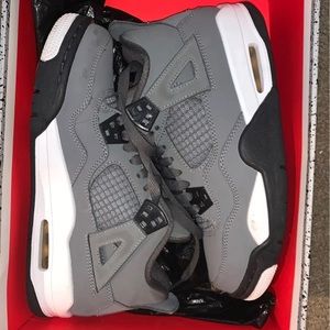 Air Jordan 4